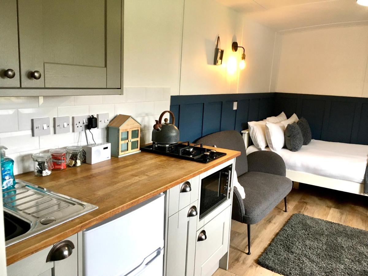 Rosemary Shepherds Hut, Clay Bank Huts Ingleby Greenhow Eksteriør bilde