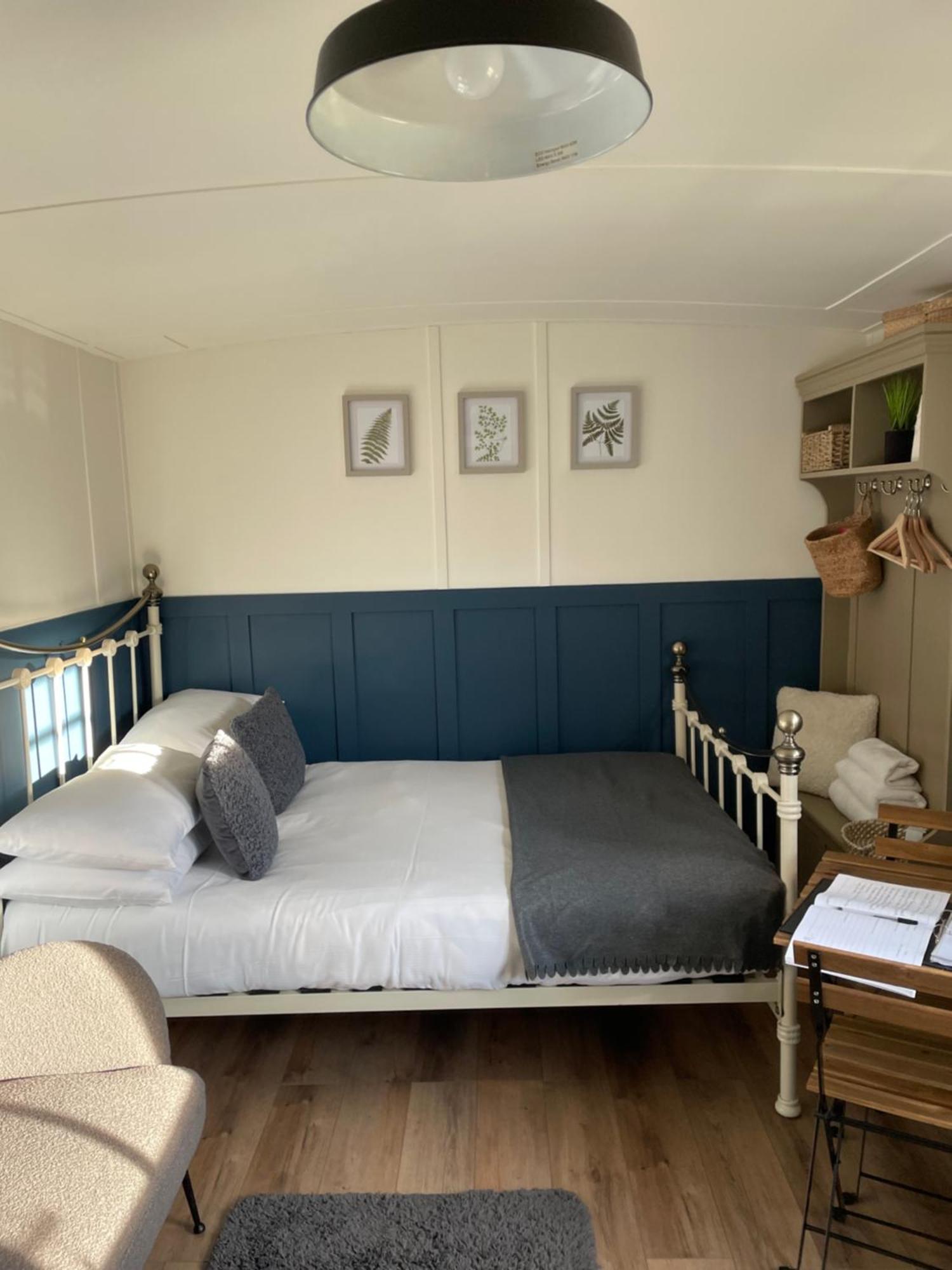 Rosemary Shepherds Hut, Clay Bank Huts Ingleby Greenhow Eksteriør bilde