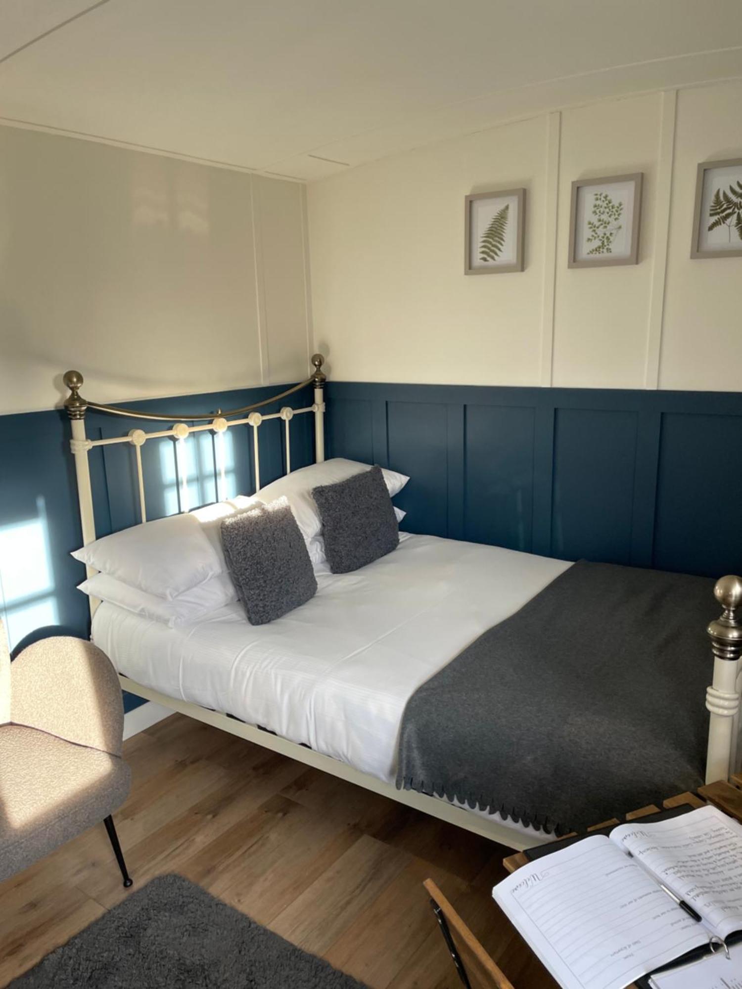 Rosemary Shepherds Hut, Clay Bank Huts Ingleby Greenhow Eksteriør bilde