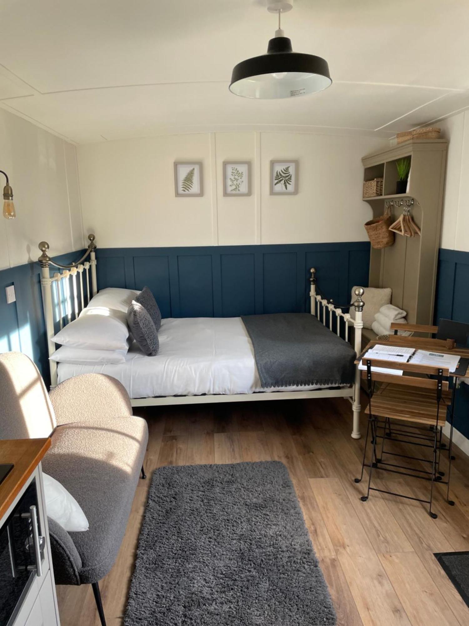 Rosemary Shepherds Hut, Clay Bank Huts Ingleby Greenhow Eksteriør bilde